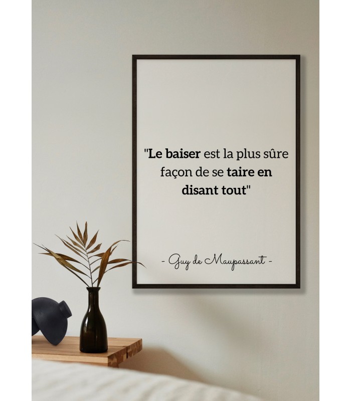 Affiche Citation Guy de Maupassant : "Le baiser est la plus sûre…"