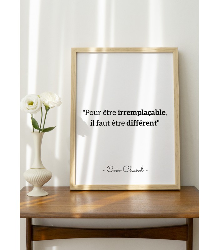 Affiche Citation Coco Chanel : "Pour être irremplaçable…"