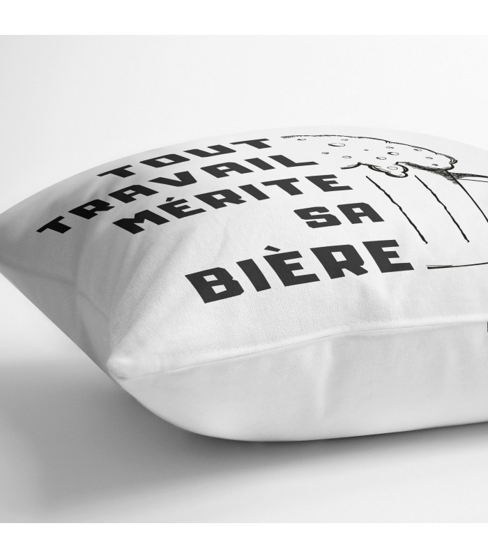 Coussin Tout travail mérite sa bière